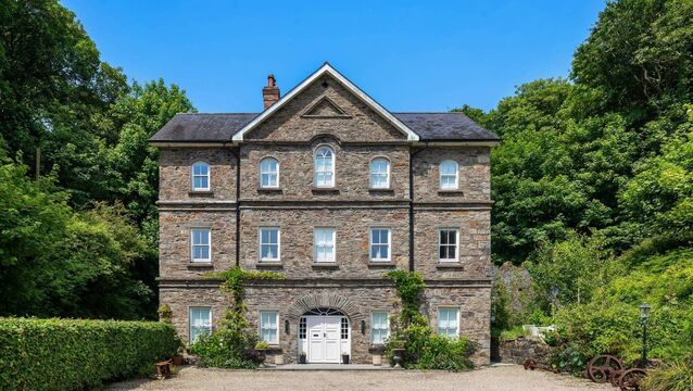 <p>The Mill &amp; Barn Rennies Nohoval Lisney SIR</p>